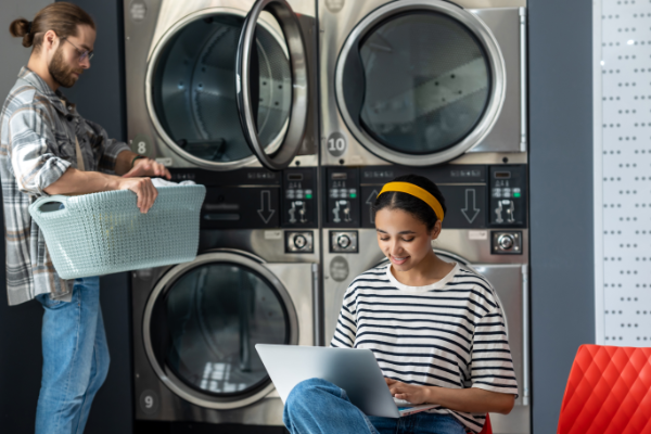 Girl On Laptop At Laundromat 600X400